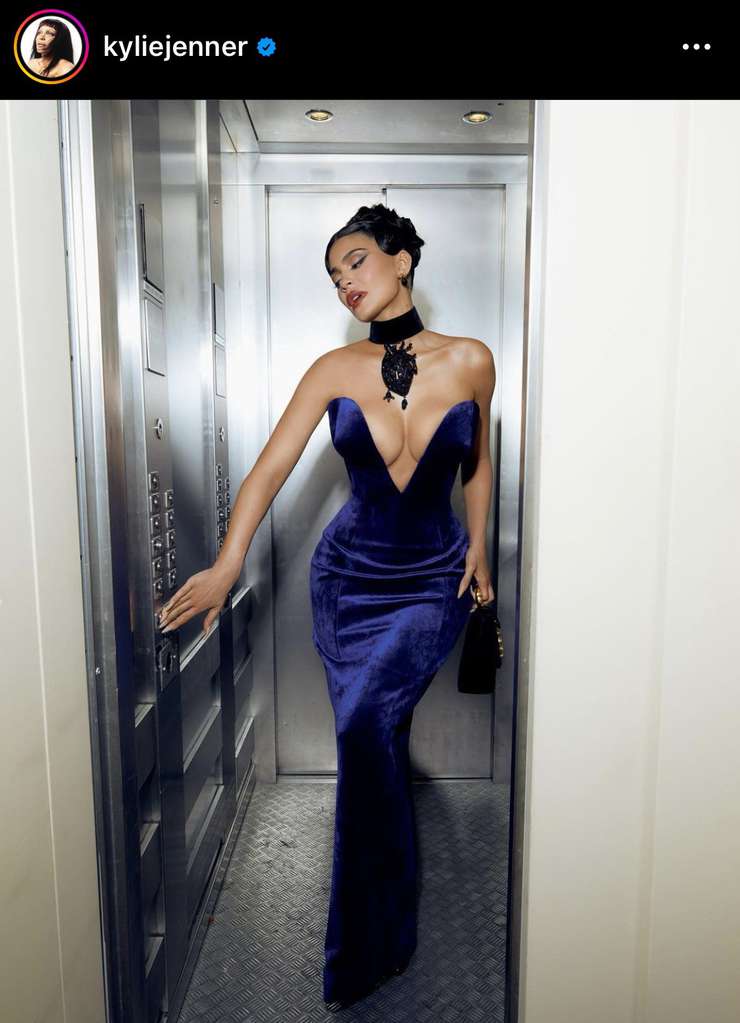 Бизнесвумен блеснула своими прелестями