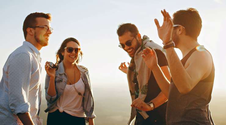 возможно, он видит вас просто подругу