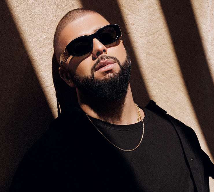 Предложение любимой девушке музыкант сделал на воздушном шаре. в тот момент она заплакала… от счастья, разумеется