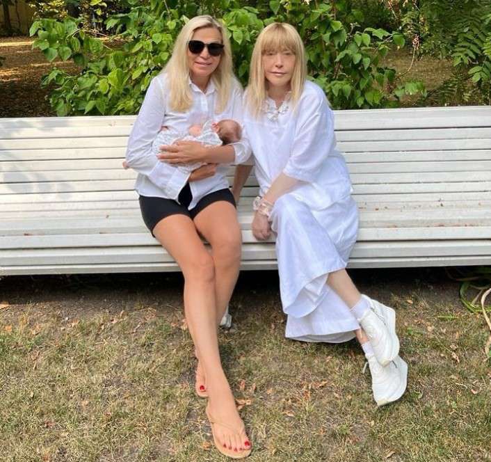 Примадонна вместе с Мариной Юдашкиной и ее внучкой