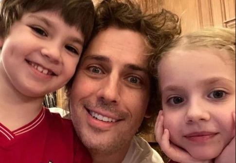 «Дружненькие»: Галкин показал, как его дети собираются в школу