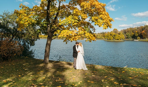 Не бойтесь дождя и ярких красок: 13 полезных советов для осенней свадьбы
