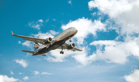 Закрытое небо: что происходит с авиаперелетами в России и мире