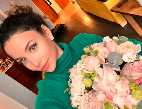 Молодая жена Павла Прилучного показала беременный живот