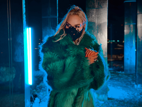 DERZY: «Пока я не готова показать свое лицо»