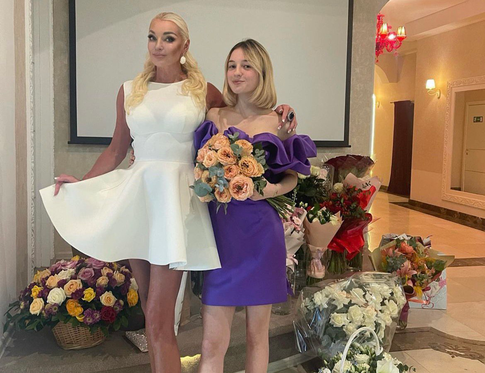 Мини, платформы и леопард: 4 модных ошибки Анастасии Волочковой