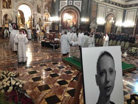 Началась церемония прощания с Инной Чуриковой: Панфилов убит горем, Матвиенко задержалась у гроба