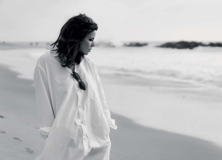 С семнадцати лет Анна училась в Европе, а сейчас живет и работает в Америке вместе с мужем, виолончелистом Евгением Тонха, и дочками С семнадцати лет Анна училась в Европе, а сейчас живет и работает в Америке вместе с мужем, виолончелистом Евгением Тонха, и дочками