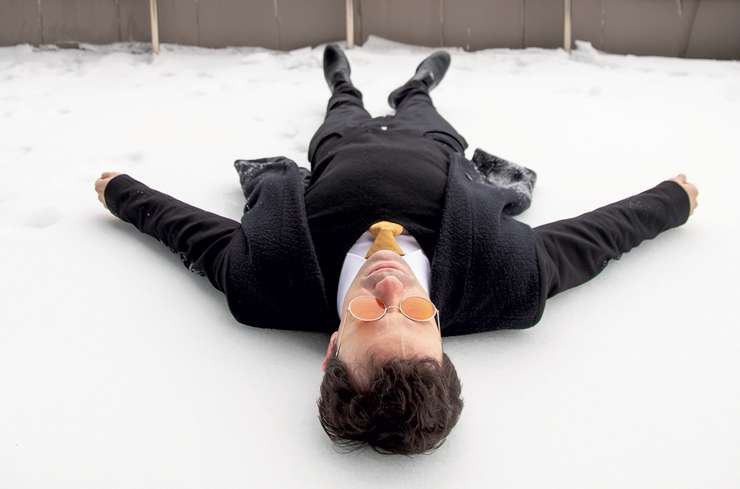 У Артема второй разряд повара-кондитера, периодически он радует близких своими блюдами. а еще он увлекается спортом, на съемках некоторые трюки выполняет сам