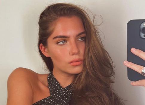 Внучка Ельцина поделилась редким кадром с мамой