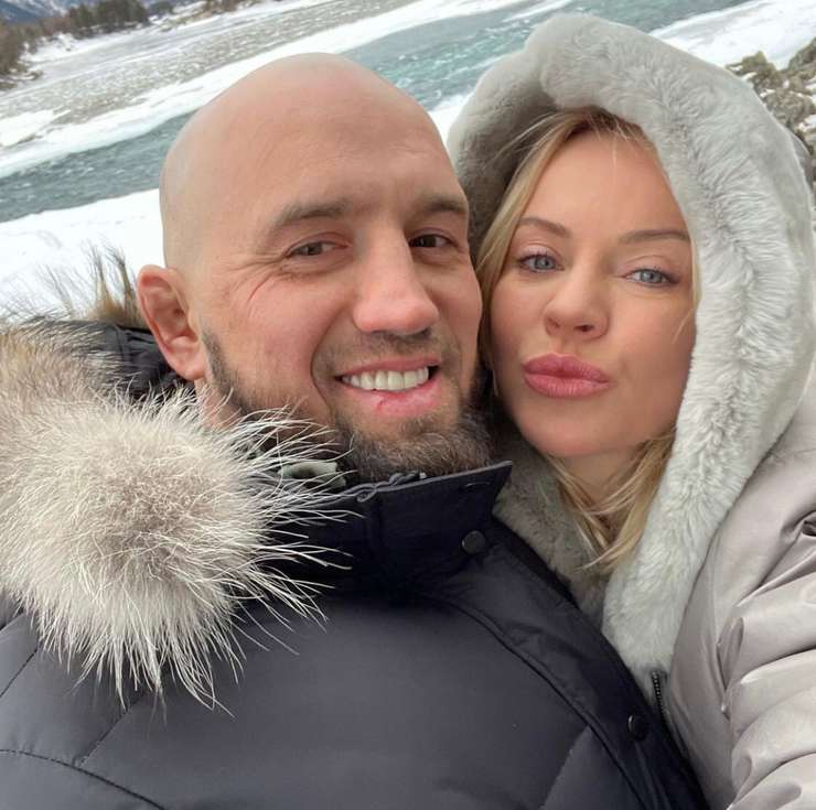 Певица впервые за долгое время показала своего мужа Певица впервые за долгое время показала своего мужа