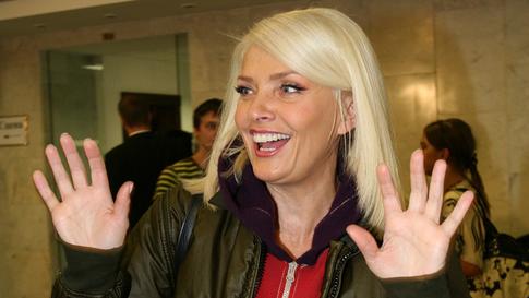 Налоговая взялась за Вайкуле: артистка продолжает зарабатывать в России