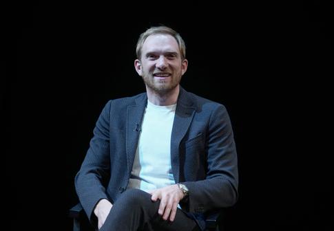 «Ни копейки не заработал»: мать рассказала о жизни актера Бурковского в США