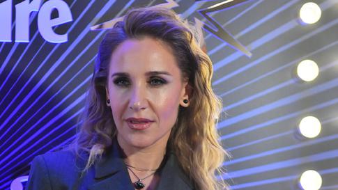 «Уверенность зашкаливает»: Ковальчук в модной юбке похвасталась фигурой после вторых родов