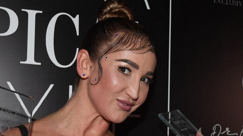 «У него вообще-то жена есть»: фанаты ополчились на Бузову из-за тесной дружбы с Галустяном