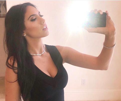 29-летняя экс-возлюбленная Аль Пачино была замечена в компании 62-летнего миллиардера