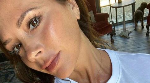 Виктория Бекхэм впервые рассказала о своей интимной церемонии возобновления клятвы с Дэвидом