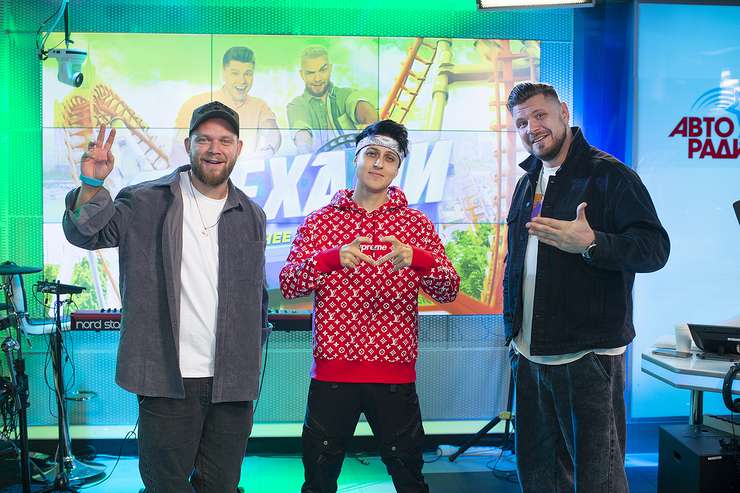 Хабиб с Денисом Курочкиным и Иваном Броневым