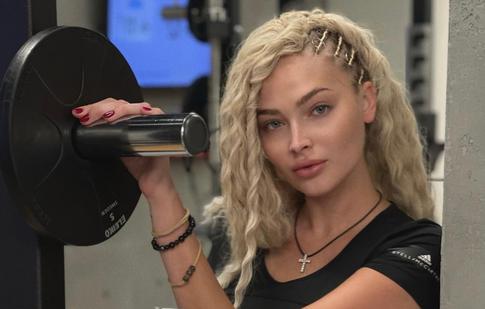 Алена Шишкова похвасталась подтянутым телом после пластики