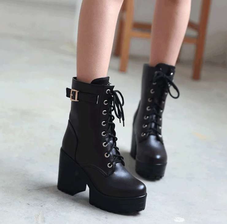 Ботинки на шнуровке