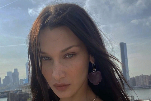 «Моя семья почувствовала себя в опасности»: Белла Хадид рассказала об угрозах