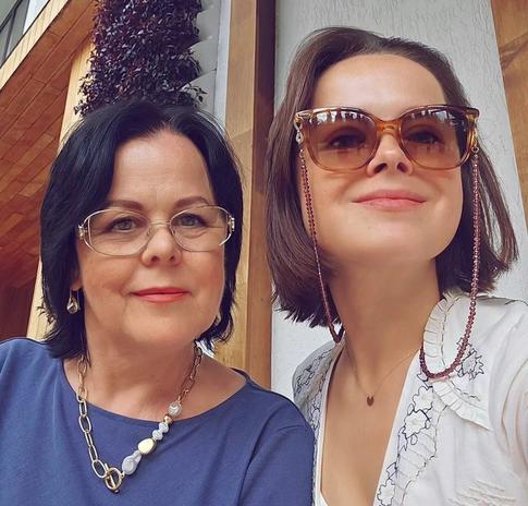 «Красота требует жертв»: Наталья Медведева отправила маму к пластическому хирургу