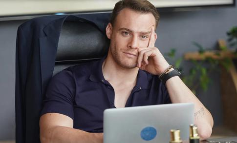 Влюбиться в Серкана Болата: чем опасны парасоциальные отношения