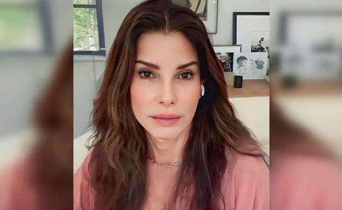 Сандру Буллок сняли дочерью на прогулке впервые после смерти мужа