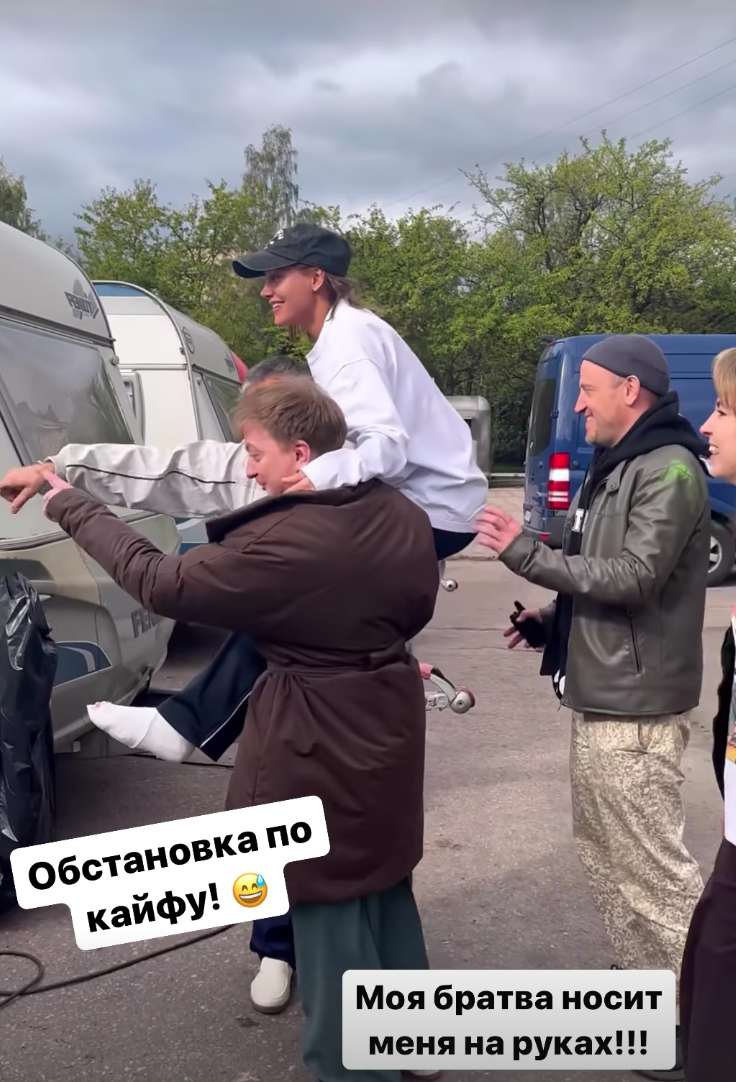 Моя братва носит меня на руках