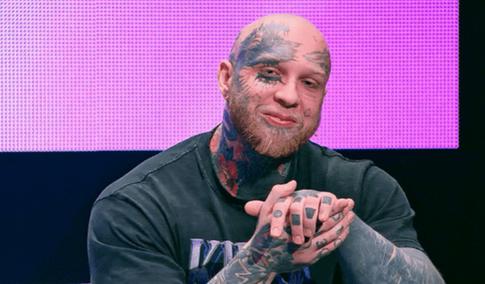 Почти все тело в тату: Сын Елены Яковлевой набил лица серийных убийц