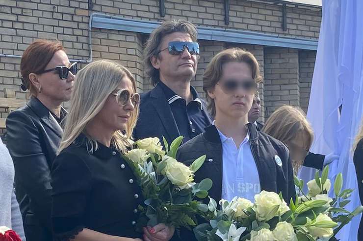Вдова Юрия Шатунова Светлана и его дети Дэннис и Эстелла