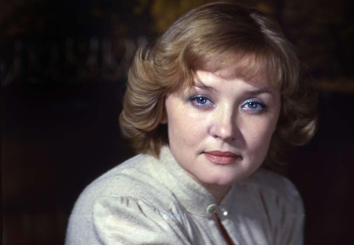 Вера Алентова