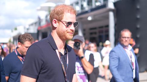 «Чтобы минимизировать травмы»: принцу Гарри тяжело смотреть новые серии «Короны»