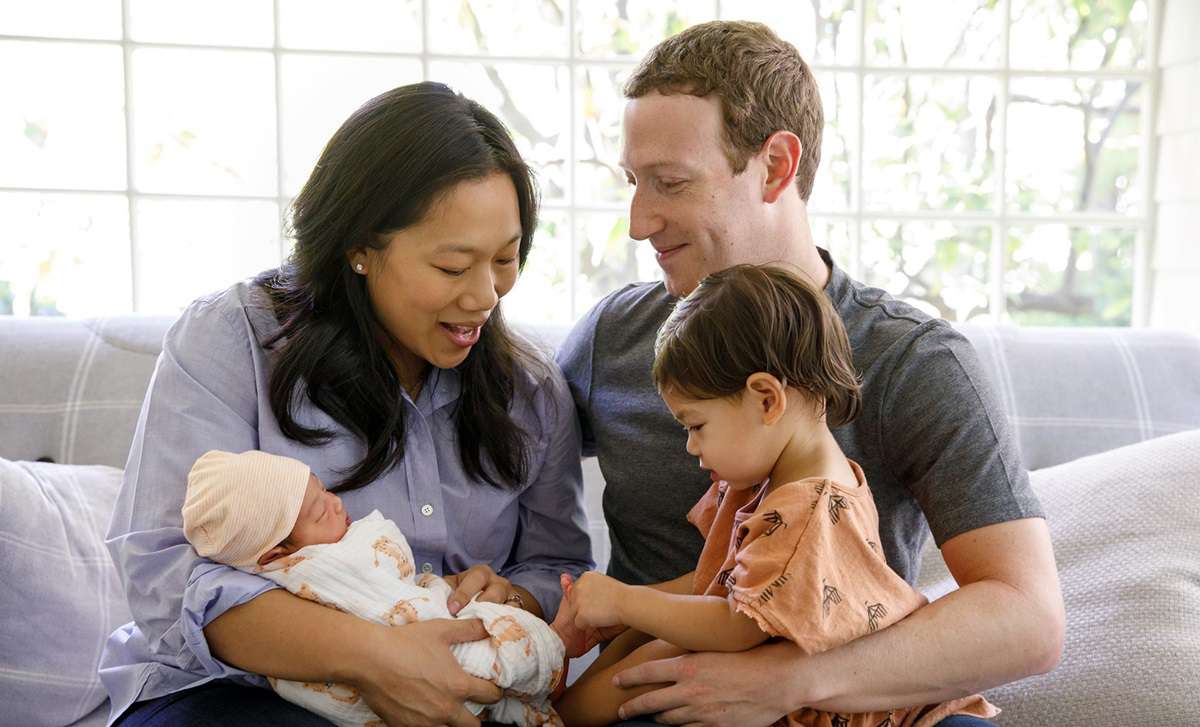 Марк Цукерберг с женой и дочками