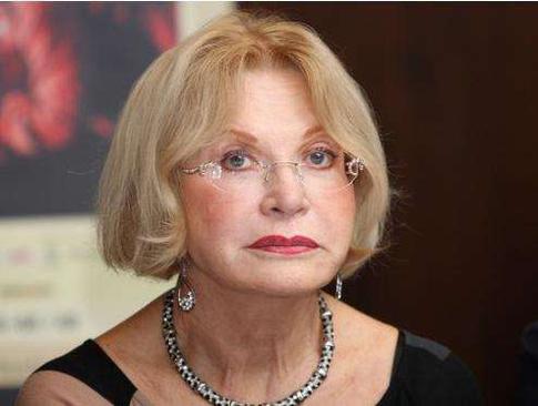 Людмиле Максаковой понадобилась помощь медиков: «Упала и травмировала голову»