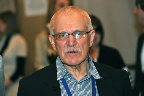 Не мог сидеть: режиссера Митту экстренно госпитализировали с пневмонией