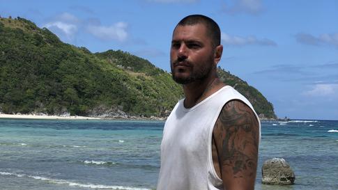 «Был готов рвать и метать»: рэпер Птаха напал на оператора