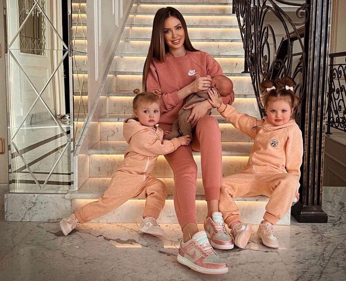 АНАСТАСИЯ КОСТЕНКО С ДЕТЬМИ