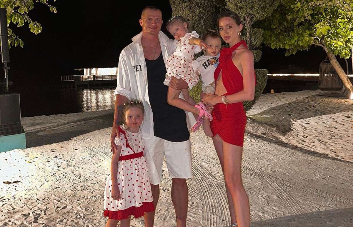 Анастасия Костенко и Дмитрий Тарасов с детьми