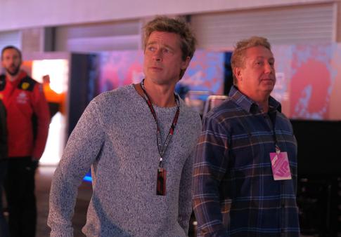 Брэд Питт обвинил Джоли, что та заставила сына унизить его