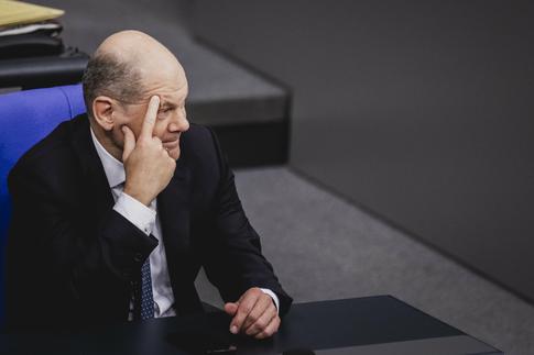 «Сначала он выпил вина в курилке»: канцлер Германии посетил спектакль Кирилла Серебренникова