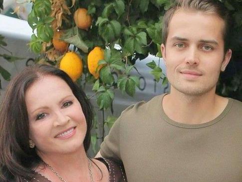 Как София Ротару помогла внуку бежать за границу: подробности