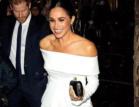 Как у Меган Маркл: почему вам тоже нужны вещи с вырезом-лодочкой
