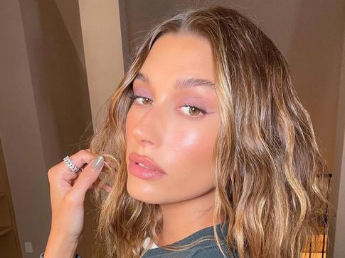 Коричневый карандаш вместо филлеров: простой трюк, чтобы увеличить губы