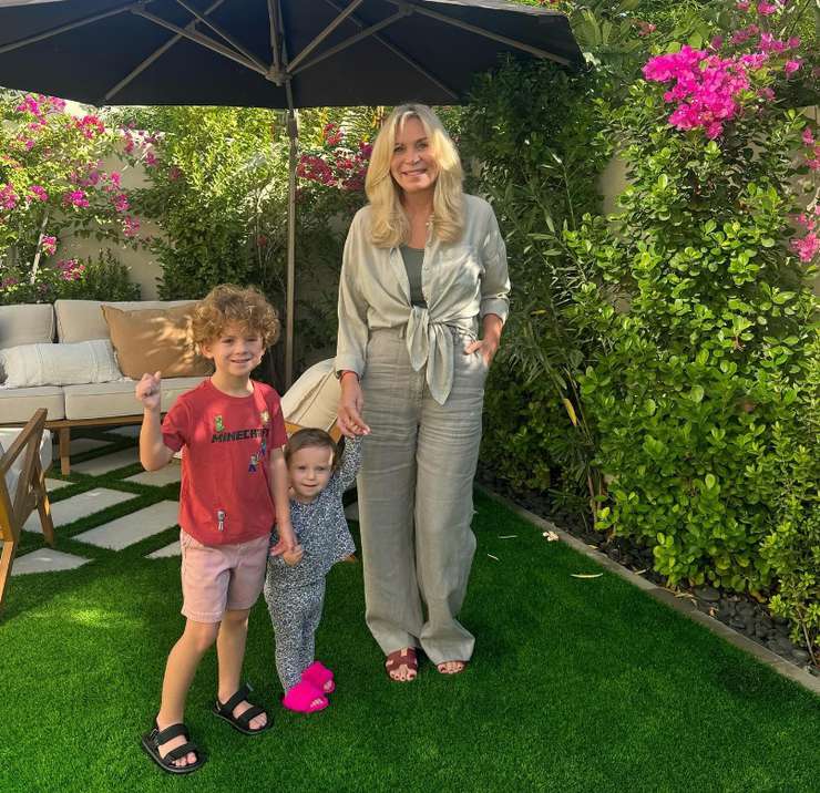 Марина Юдашкина с внуками