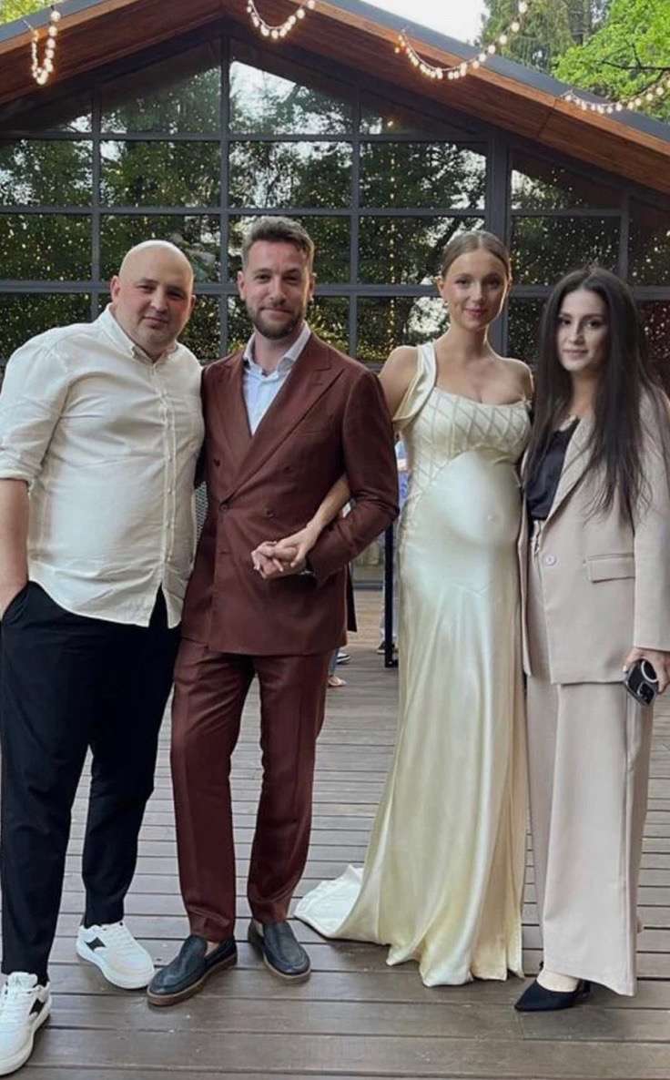 Андрей Бебуришвили с супругой и гостями