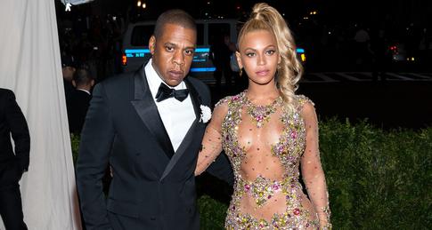 Джей-Зи, Крис Дженнер и другие звезды, которым дарили роскошные машины на Рождество