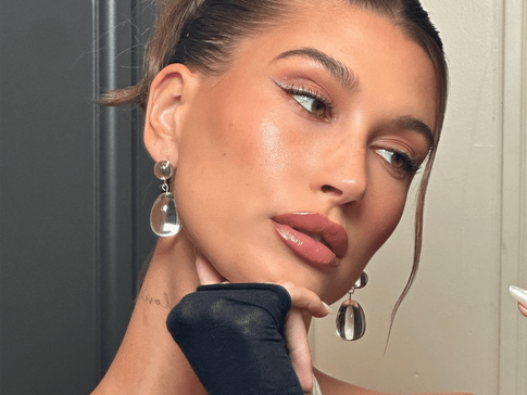 Мартини и другие идеи макияжа от Лопес, Бибер и Хайек на Новый год