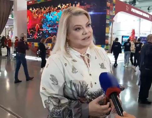 «Я безумно боюсь, я плачу »: Поплавская не может выйти на связь с сыном на фронте