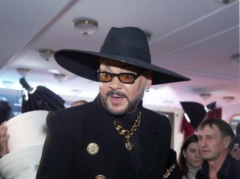 «Как дальше жить?»: Киркоров жалеет, что разрешил Собчак потрогать свои ягодицы